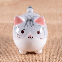 Happy looking cat figurine- or is it also derpy?